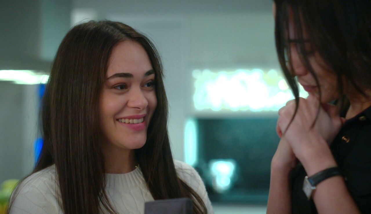 El regalo de Parla que Rengin promete no quitarse jam&aacute;s: "Me haces muy feliz"