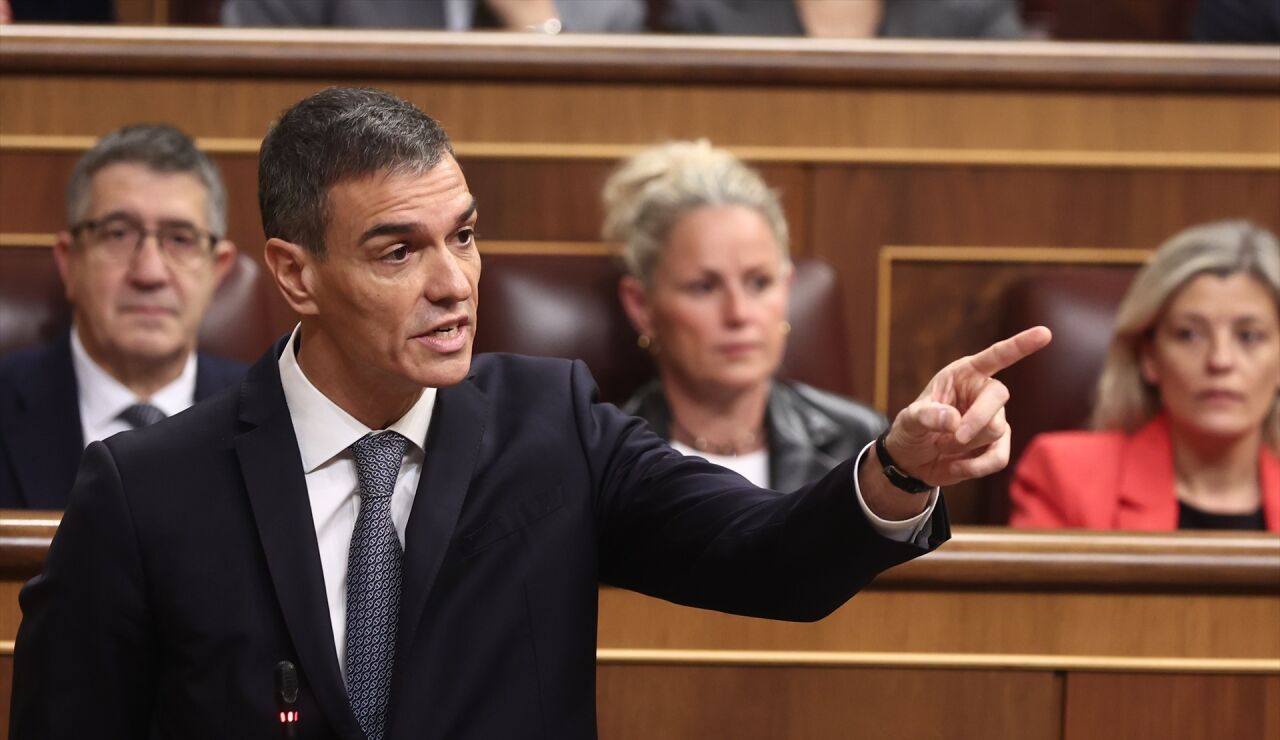 Pedro S&aacute;nchez se&ntilde;ala a la oposici&oacute;n