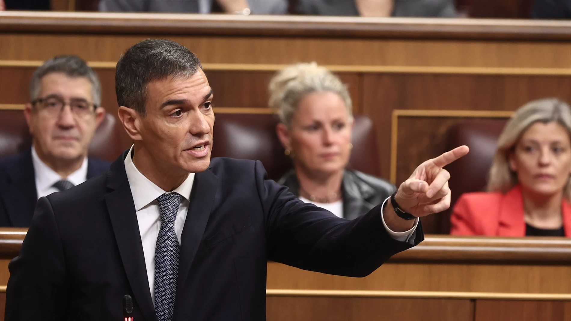 Pedro Sánchez señala a la oposición Pedro Sánchez señala a la oposición