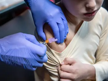 Vacunación de un niño Vacunación de un niño