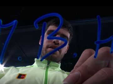 'M.B.H', la firma de Carlos Alcaraz tras ganar a De Mi&ntilde;aur
