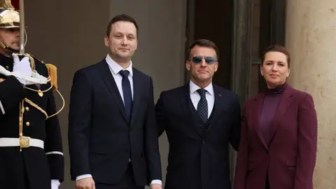 Los primeros ministros de Dinamarca y Groenlandia con Macron Los primeros ministros de Dinamarca y Groenlandia con Macron