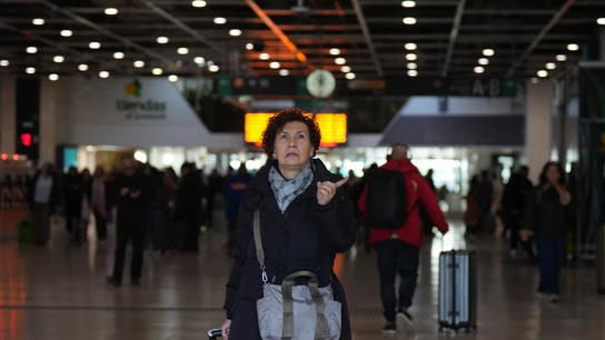 Retrasos en Rodalies en Cataluña Una persona en la Estación de Sants, a 26 de enero de 2026, en Barcelona, Catalunya (España). Renfe informaba a primera hora que se suspendía el servicio de Rodalies por incidencia en el centro de control de Adif en la Estació de França (Barcelona). Estaba previsto que hoy se retomara el servicio de forma parcial tras el accidente que tuvo lugar el 20 de enero, sin embargo media hora después de que arrancase el servicio quedaba suspendido por esta nueva incidencia.26 ENERO 2026David Zorra...