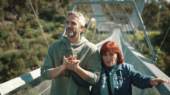 Roberto Leal y Mercedes cruzan el puente colgante m&aacute;s grande del mundo: &ldquo;Me temblaban las piernas, ha sido horroroso&rdquo;