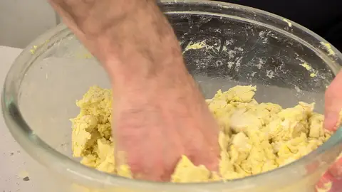 Sigue mezclando con las manos Sigue mezclando con las manos