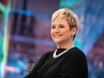 Glòria Serra desvela cómo surgió su reconocido tono de voz: "No conectábamos con el público" Glòria Serra desvela cómo surgió su reconocido tono de voz: "No conectábamos con el público"