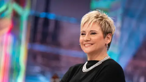 Glòria Serra desvela cómo surgió su reconocido tono de voz: "No conectábamos con el público" Glòria Serra desvela cómo surgió su reconocido tono de voz: "No conectábamos con el público"