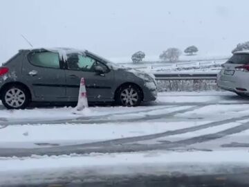 Una mujer atrapada con sus tres hijos por la borrasca Kristin y la nieve en Madrid