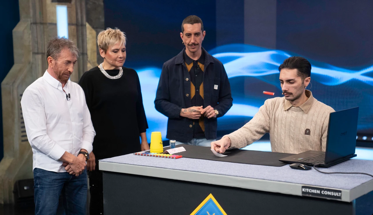 ¡Increíble! El hombre más rápido del mundo con las manos nos deja boquiabiertos con una exhibición única