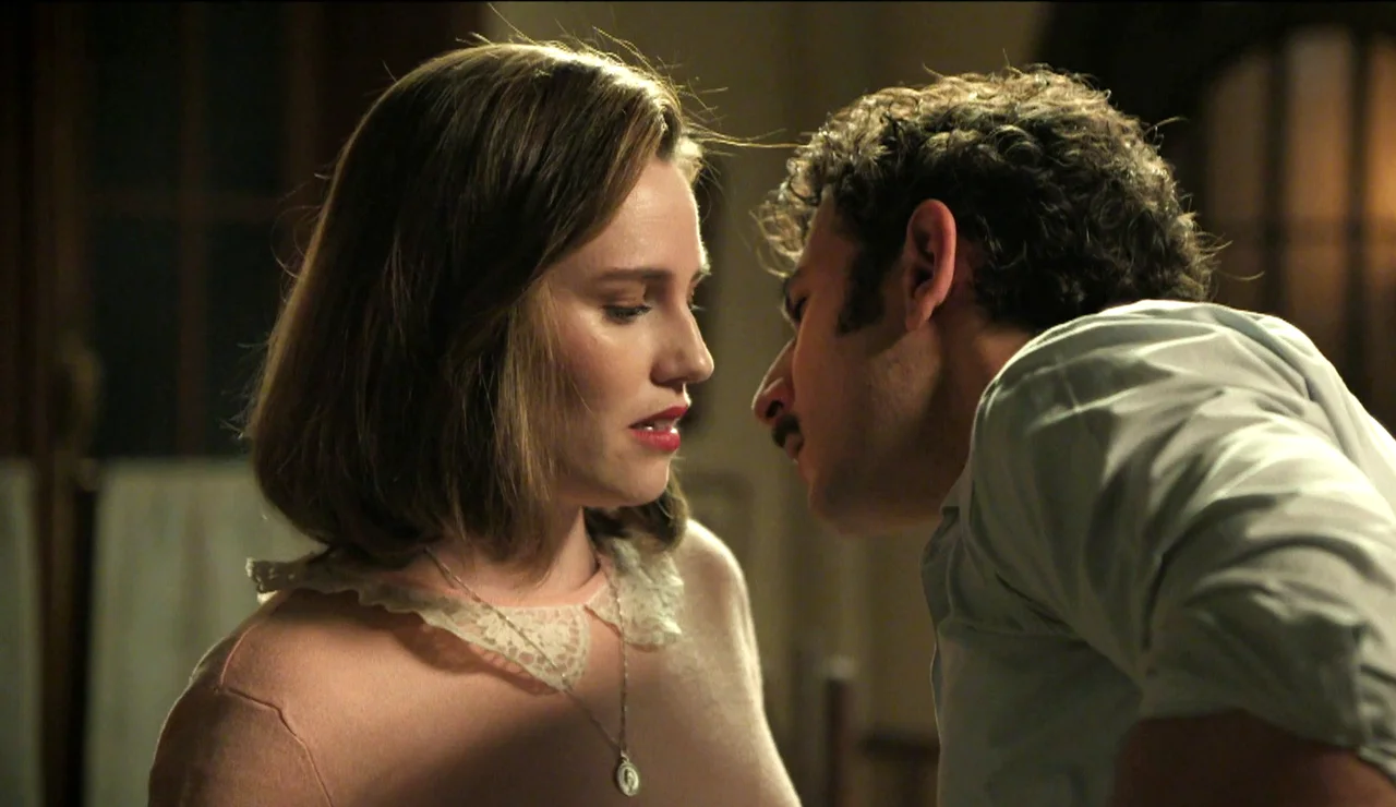 Claudia, confundida con Salva al pensar que existe alguien especial en su vida y que... ¡no es ella!