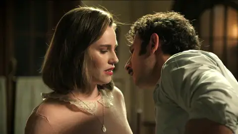 Claudia, confundida con Salva al pensar que existe alguien especial en su vida y que... ¡no es ella! Claudia, confundida con Salva al pensar que existe alguien especial en su vida y que... ¡no es ella!