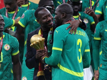 El equipo de Senegal celebra el t&iacute;tulo de la Copa &Aacute;frica