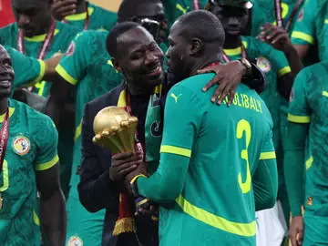 El equipo de Senegal celebra el título de la Copa África El equipo de Senegal celebra el título de la Copa África