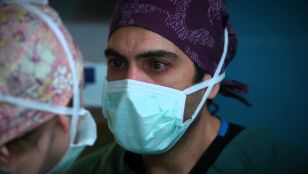 &ldquo;Te sacar&eacute; de ah&iacute;&rdquo;: El firme apoyo de Bahar para que Evren supere la muerte de Ali y salve una vida