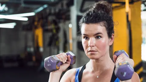 Mujer en el gimnasio Mujer en el gimnasio