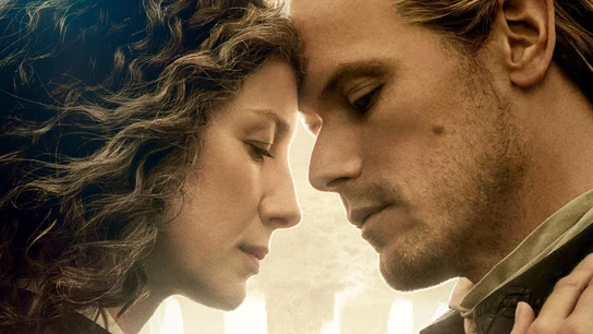 Caitriona Balfe y Sam Heughan como Claire y Jamie Fraser en el final de la temporada 8 de Outlander Caitriona Balfe y Sam Heughan como Claire y Jamie Fraser en el final de la temporada 8 de Outlander