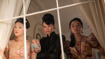 Katie Leung como Lady Araminta Gun en la T4 de Los Bridgerton