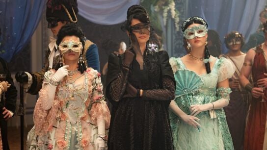 Katie Leung como Lady Araminta Gun en la T4 de Los Bridgerton