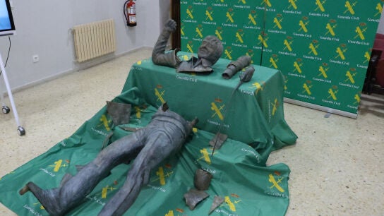 La estatua de cobre de Severiano Ballesteros recuperada por la Guardia Civil