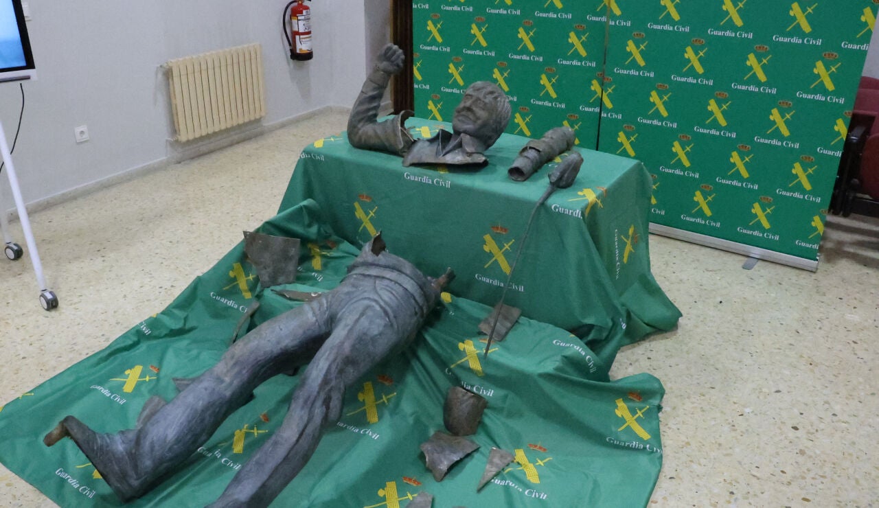 La estatua de cobre de Severiano Ballesteros recuperada por la Guardia Civil