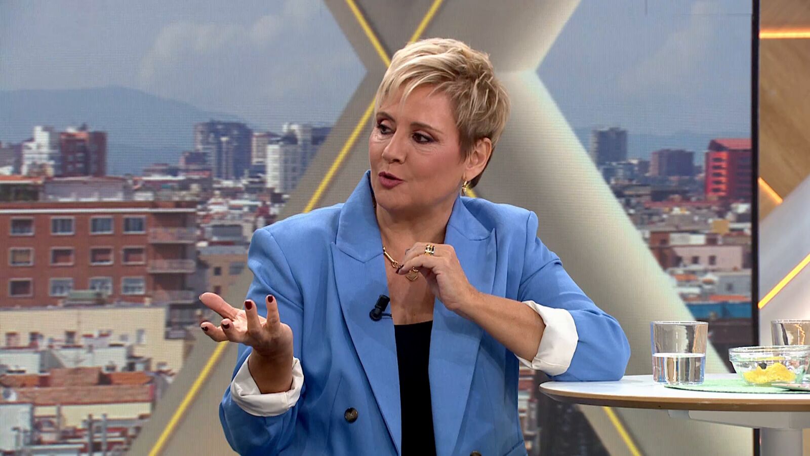 Gloria Serra inquieta con su voz a todo el plató: 