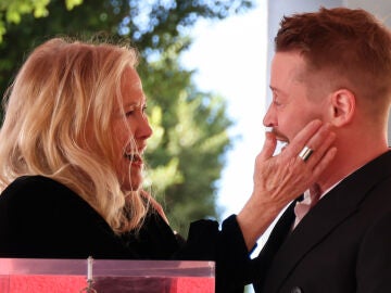 Catherine O'Hara y Macaulay Culkin