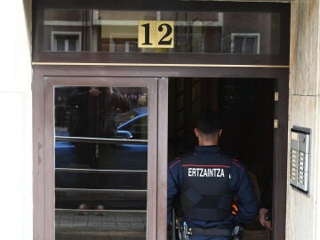 Portal del edificio en d&oacute;nde se han producido los hechos, a 30 de enero de 2026, en Bilbao