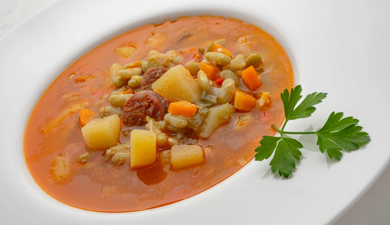 Receta exprés de Karlos Arguiñano: alubias verdinas a la jardinera en 10 minutos