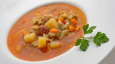 Receta exprés de Karlos Arguiñano: alubias verdinas a la jardinera en 10 minutos Receta exprés de Karlos Arguiñano: alubias verdinas a la jardinera en 10 minutos