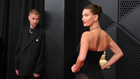 Justin y Hailey Bieber en los Grammy