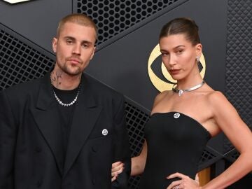 Justin y Hailey Bieber en los Grammy
