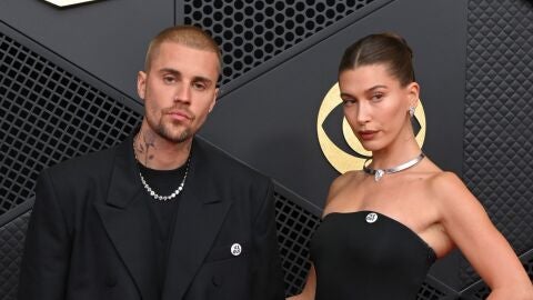 Justin y Hailey Bieber en los Grammy