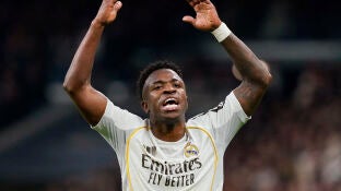 La reacci&oacute;n de Vin&iacute;cius a los pitos el Bernab&eacute;u
