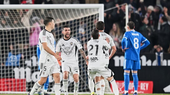 Los jugdores del Albacete celebran un gol ante el Real Madrid