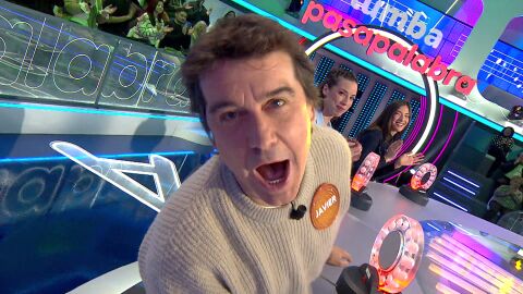 La canci&oacute;n que delata la edad de Javier Veiga en La Pista: &ldquo;S&iacute; que hab&iacute;as nacido&rdquo;