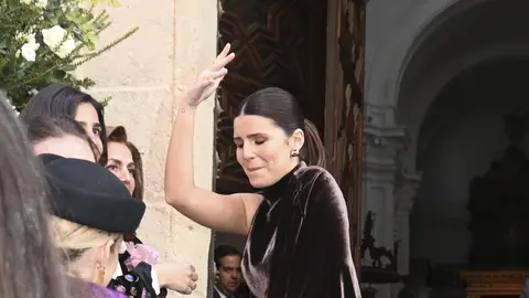 Tana Rivera a la salida de una boda Tana Rivera a la salida de una boda