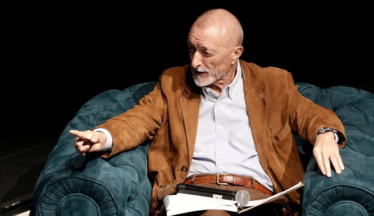 P&eacute;rez-Reverte invitar&aacute; a Pablo Iglesias al foro sobre la guerra civil: "Ucl&eacute;s no volver&aacute;. Se ha desacreditado"
