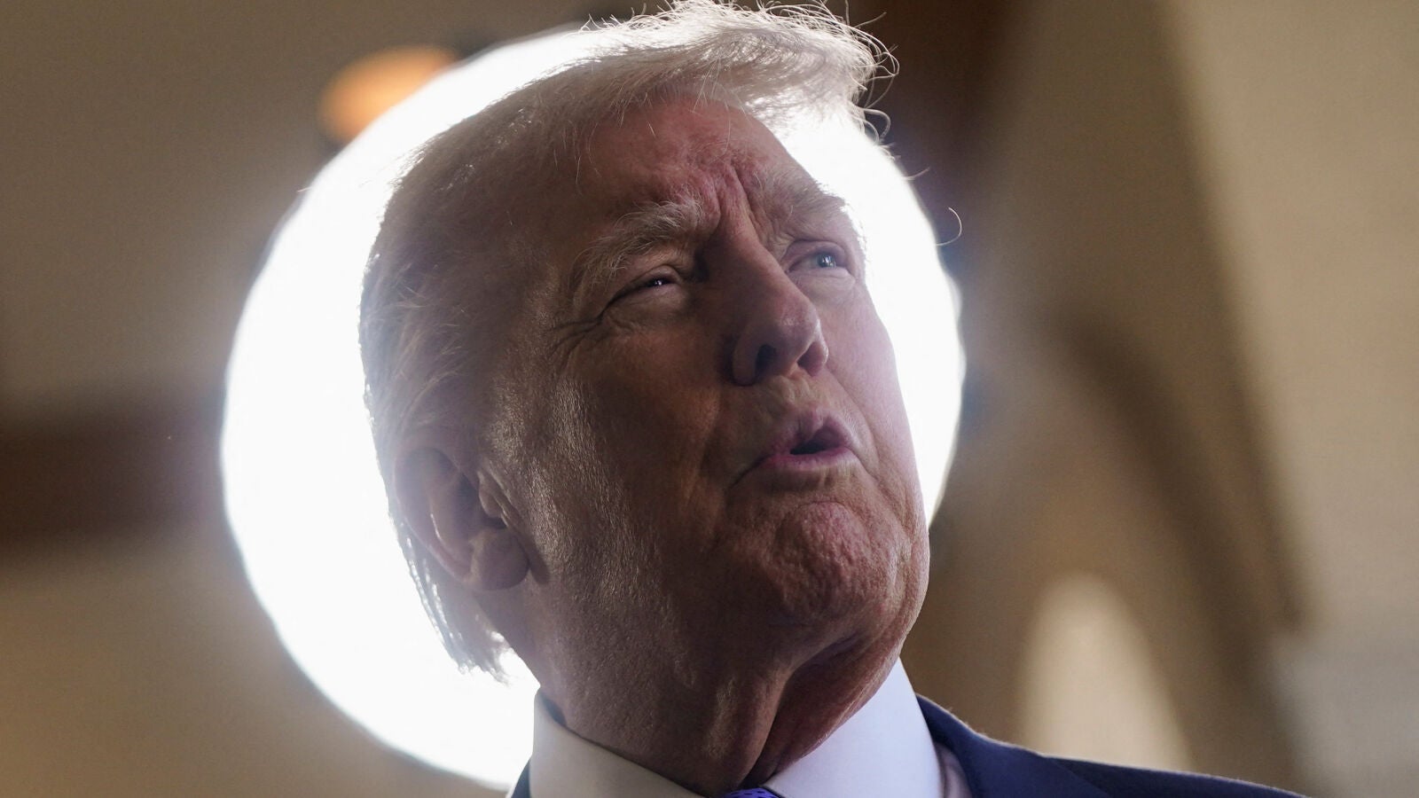 Trump carga contra el presentador de los Grammy tras vincularle con Epstein: 