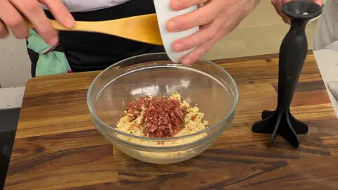 Agrega todo al pan y aplasta el conjunto Agrega todo al pan y aplasta el conjunto