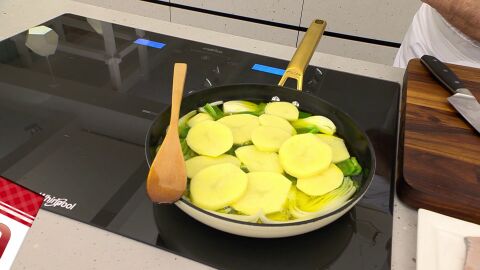 Fríe el conjunto a fuego medio-fuerte