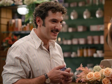 &iquest;Qui&eacute;n es Carlos Troya? Conoce al nuevo cantinero de Sue&ntilde;os de libertad