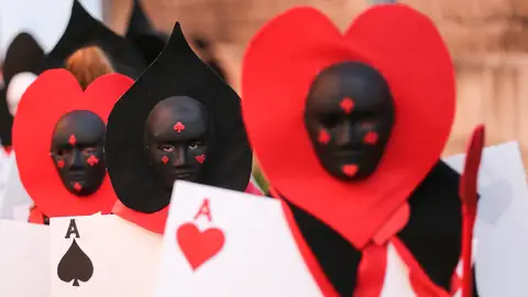 Grupo disfrazado de cartas Grupo disfrazado de cartas