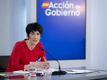 Elma Saiz afirma que la prohibición de menores de 16 años en redes pone a España "a la vanguardia internacional" Elma Saiz afirma que la prohibición de menores de 16 años en redes pone a España "a la vanguardia internacional"