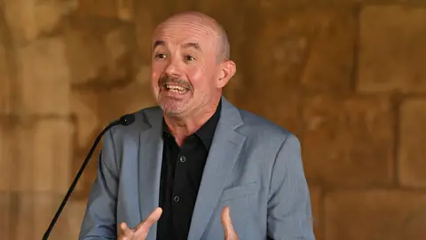 El periodista y escritor Carlos Hernández de Miguel El periodista y escritor Carlos Hernández de Miguel