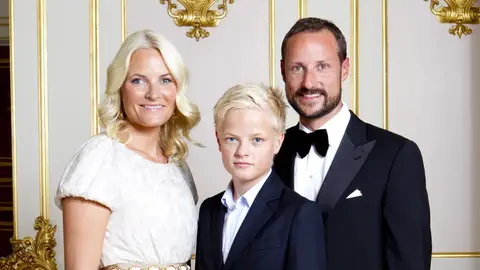 Hakoon Magnus, Mette-Marit y Marius Borg en 2011 Hakoon Magnus, Mette-Marit y Marius Borg en 2011