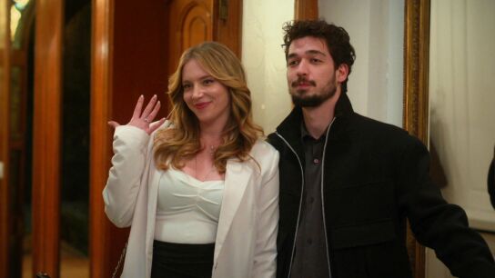 Uras se instala en la mansión con Maral ya como su esposa: ¡Seren y Bahar, en shock!