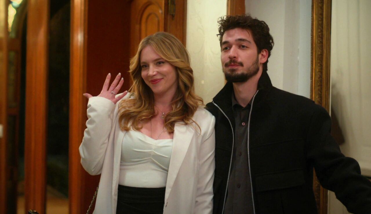 Uras se instala en la mansi&oacute;n con Maral ya como su esposa: &iexcl;Seren y Bahar, en shock!