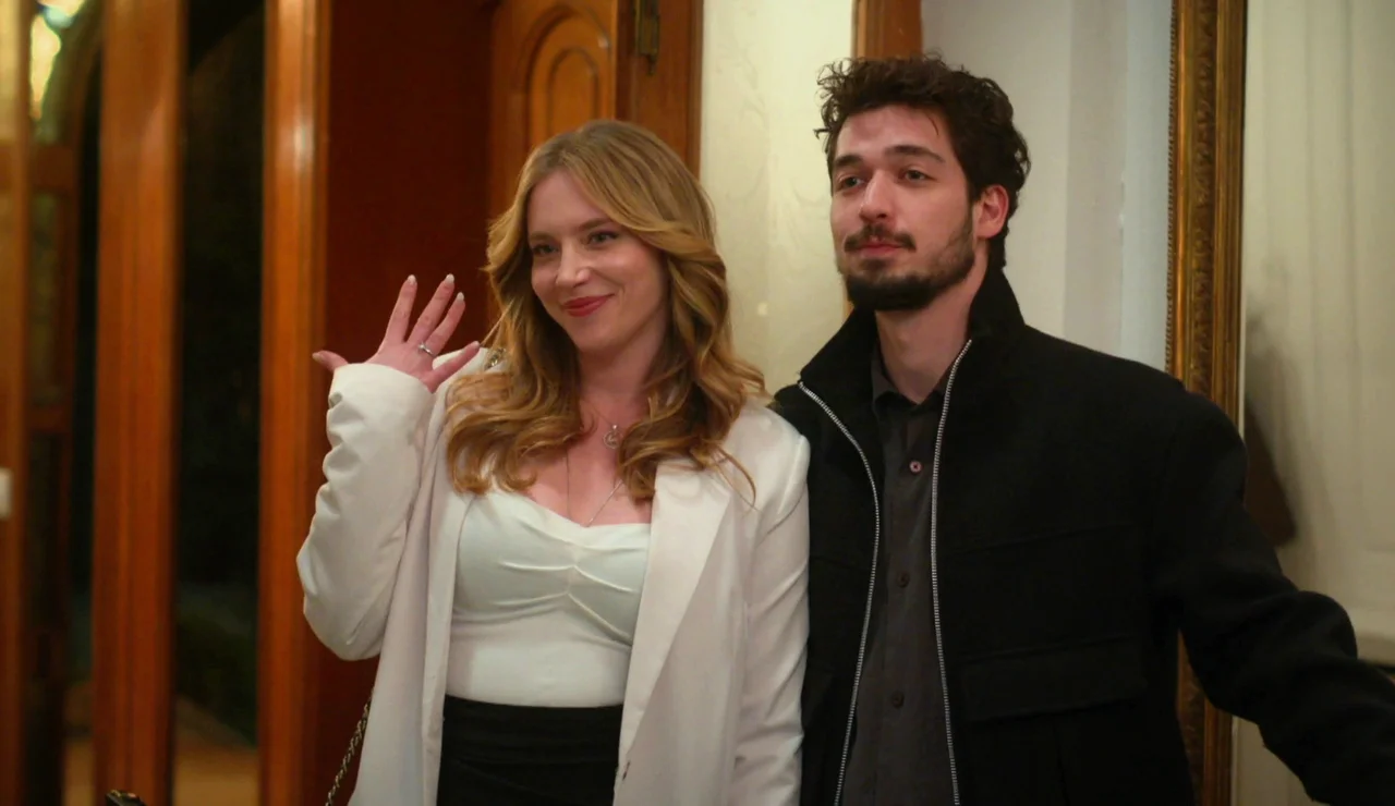 Uras se instala en la mansión con Maral ya como su esposa: ¡Seren y Bahar, en shock!