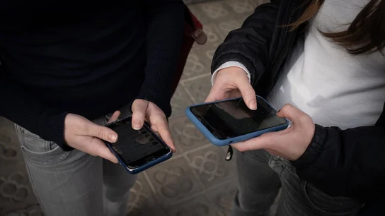 AMPA valencianas creen "necesario" regular el acceso de menores a redes sociales y educar en competencias digitales AMPA valencianas creen "necesario" regular el acceso de menores a redes sociales y educar en competencias digitales