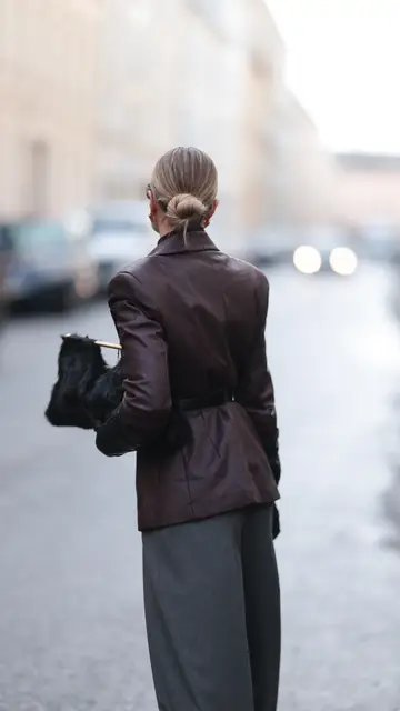 Moño bajo pulido Moño bajo pulido